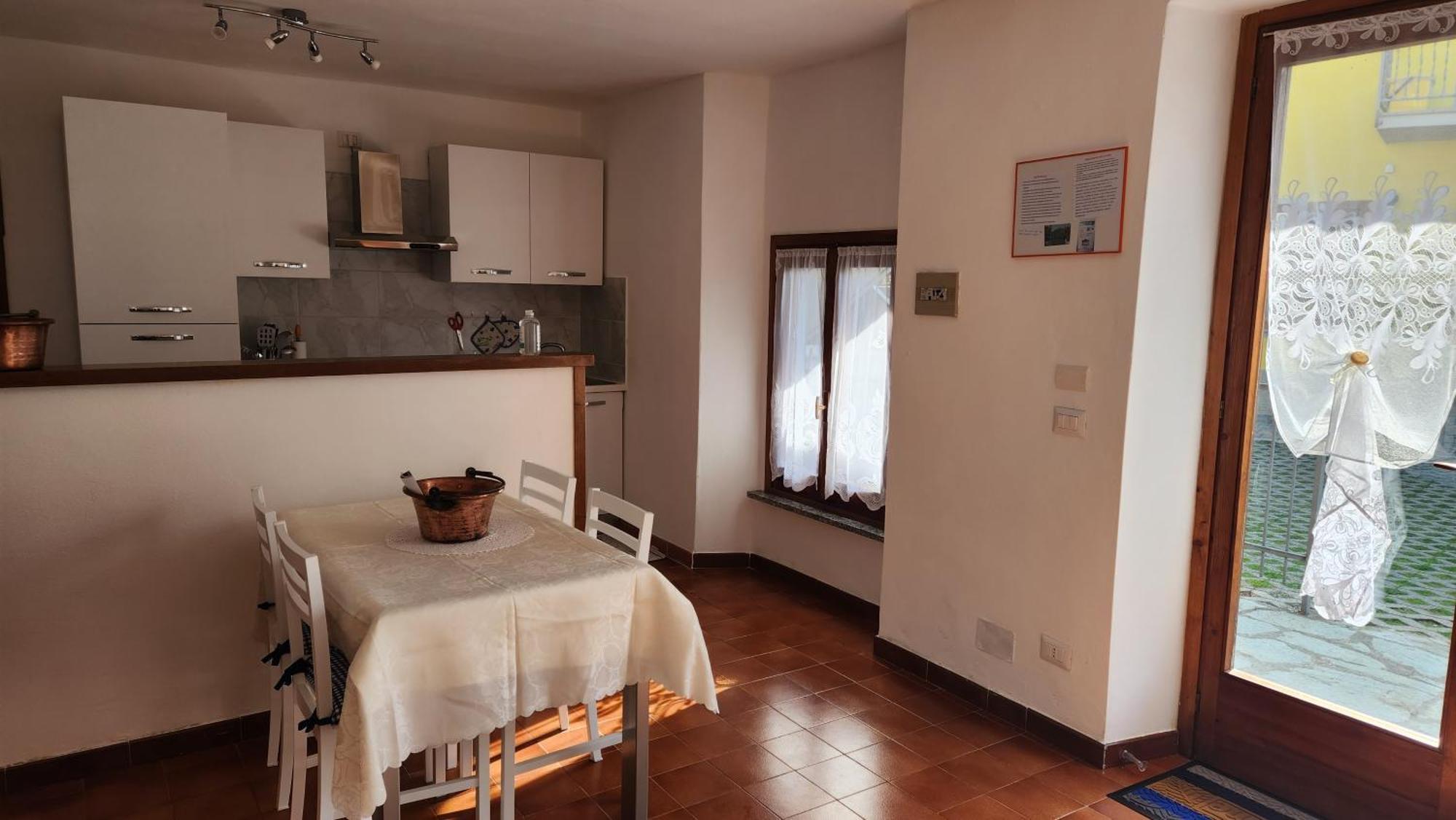 Laura'S Cottage With Lake View, Detached, 5 Kilometers From Varenna Lierna Exterior foto