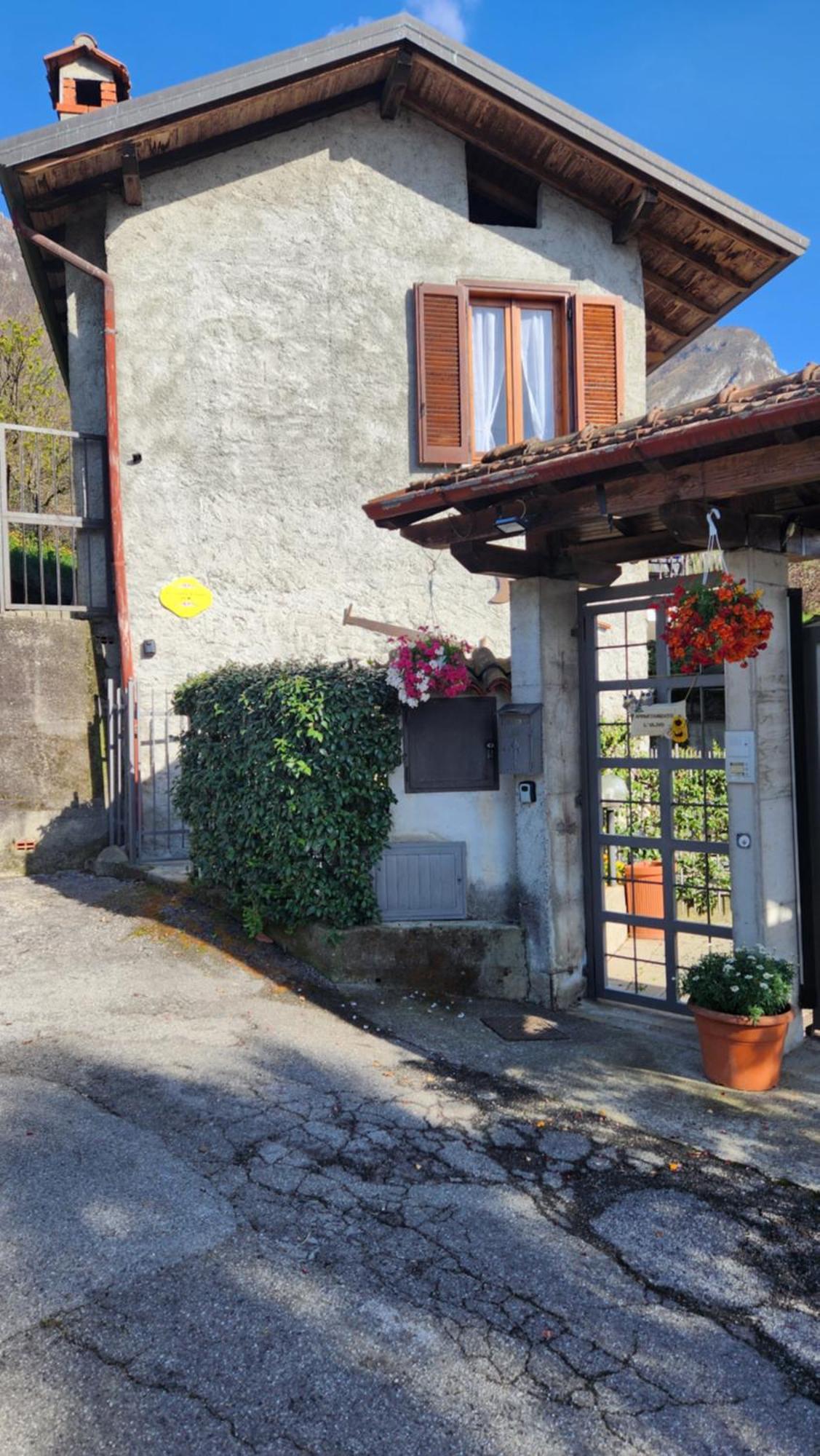 Laura'S Cottage With Lake View, Detached, 5 Kilometers From Varenna Lierna Exterior foto