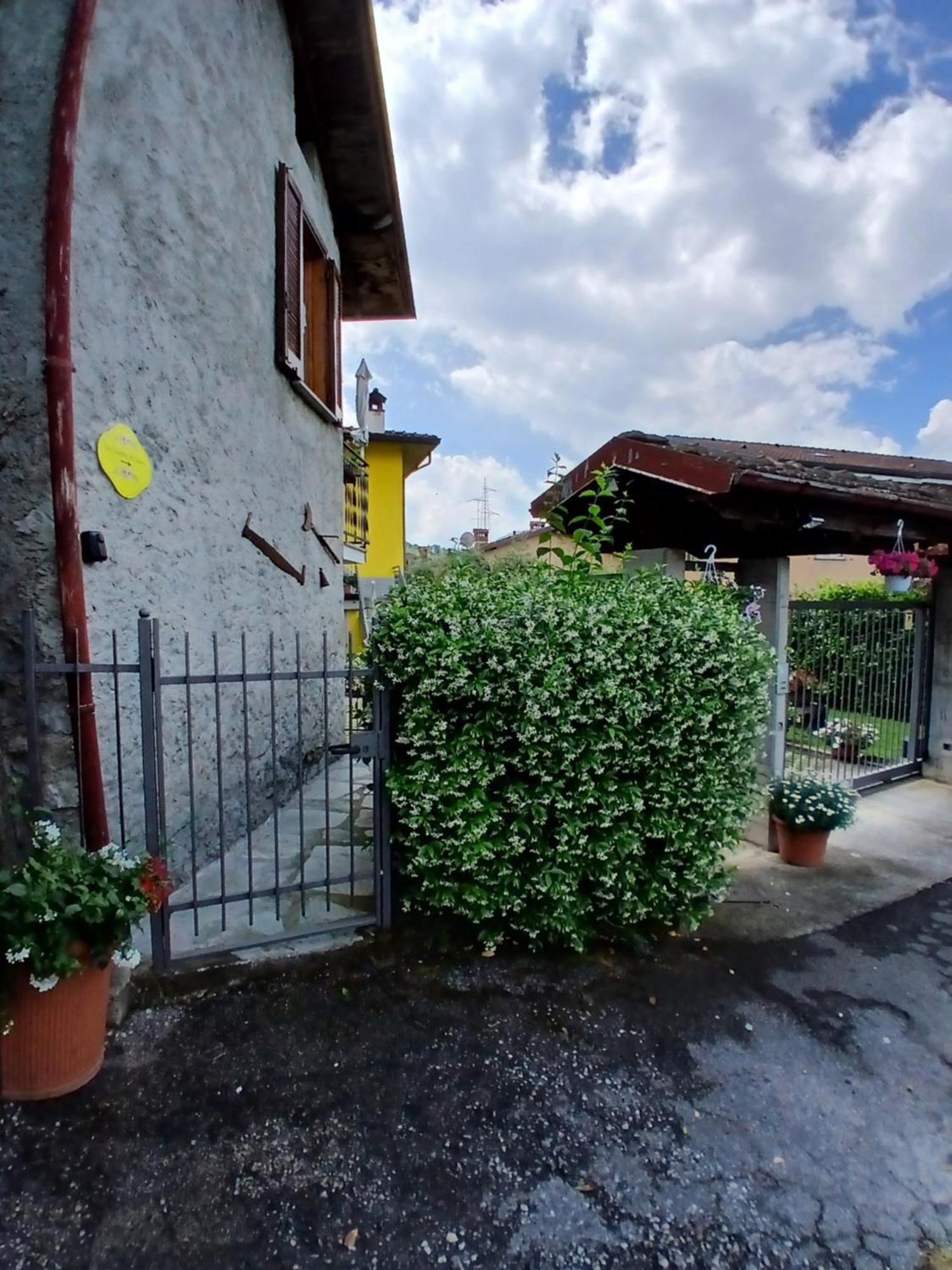 Laura'S Cottage With Lake View, Detached, 5 Kilometers From Varenna Lierna Exterior foto